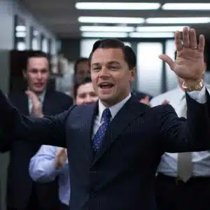 Cena do filme do "O lobo de Wall Street" onde o personagem do Leonardo usa e abusa de gatilhos mentais para fazer vendas